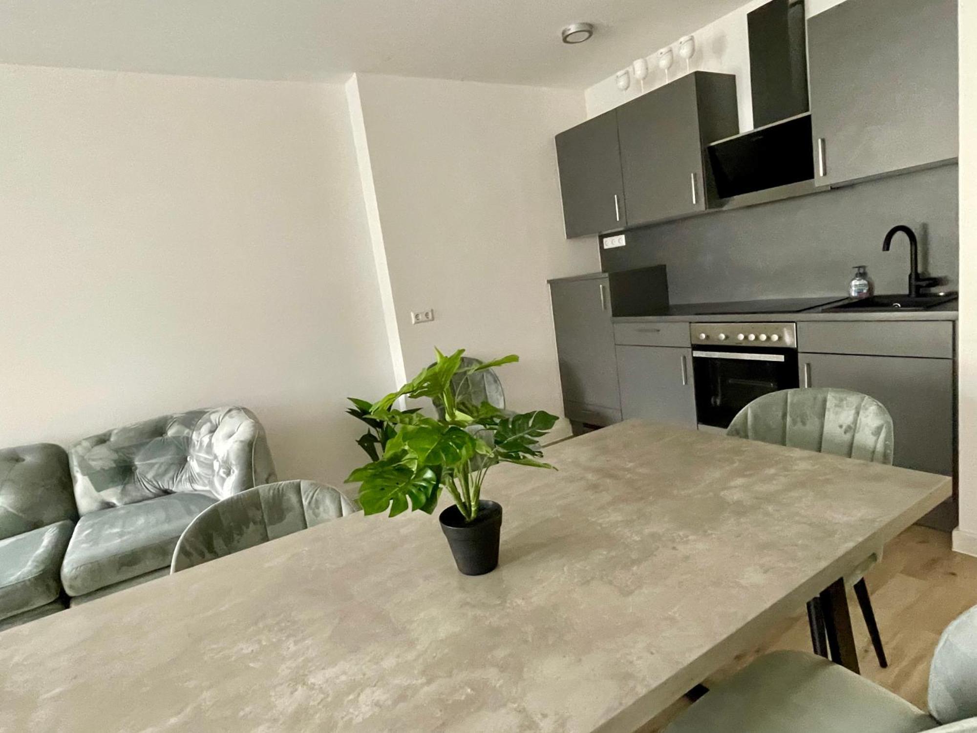 Neu Goldstadt Wunderschoenes 2 Zimmer Apartament Schloessle Zentrum Пфорцхайм Экстерьер фото