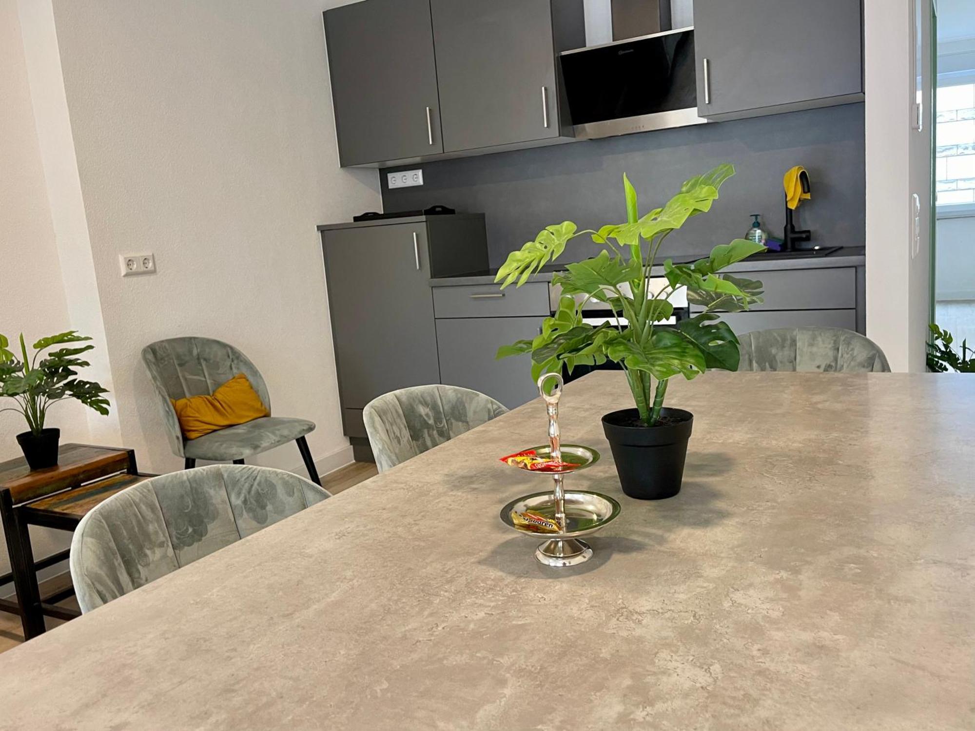 Neu Goldstadt Wunderschoenes 2 Zimmer Apartament Schloessle Zentrum Пфорцхайм Экстерьер фото
