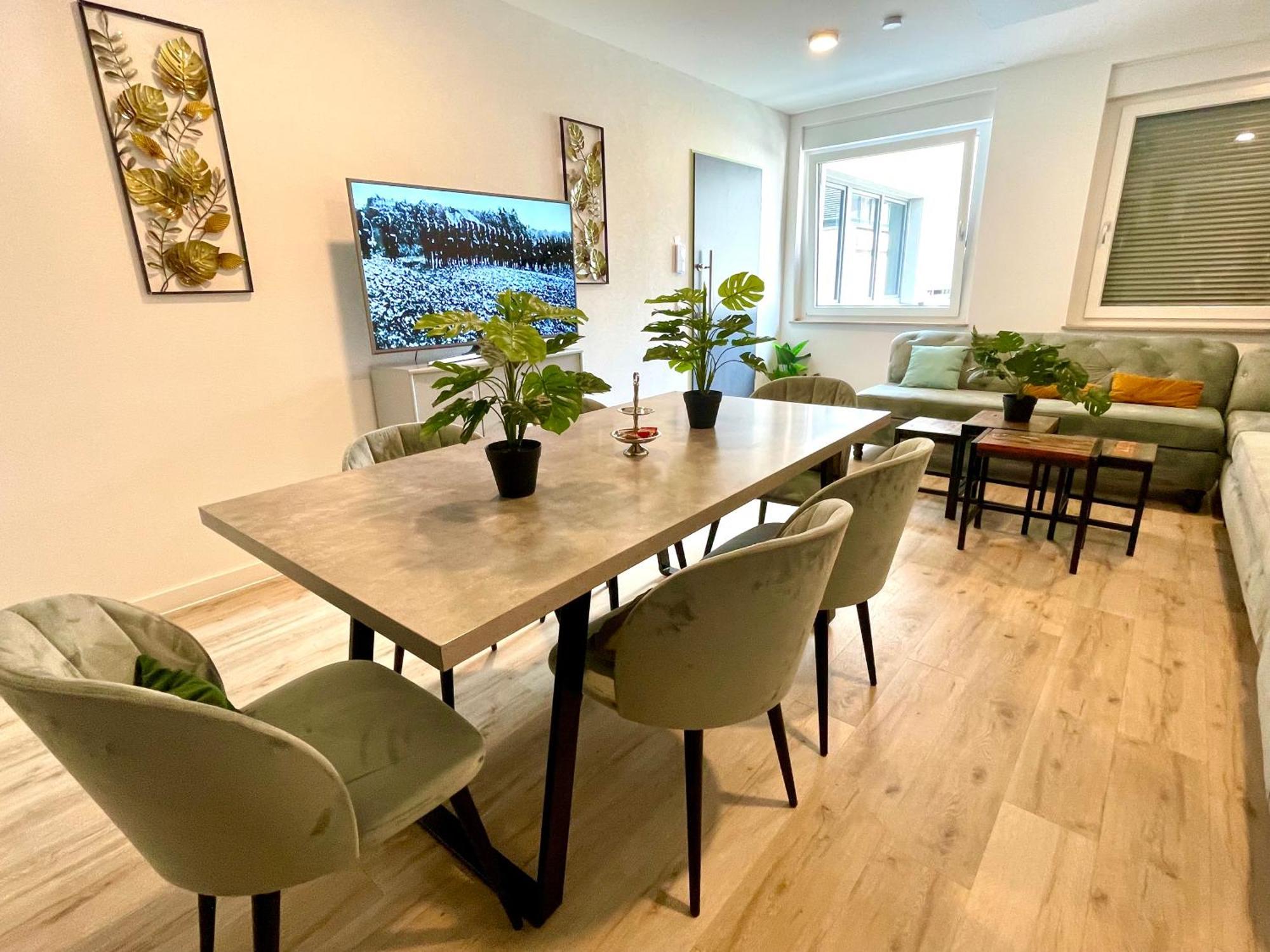 Neu Goldstadt Wunderschoenes 2 Zimmer Apartament Schloessle Zentrum Пфорцхайм Экстерьер фото